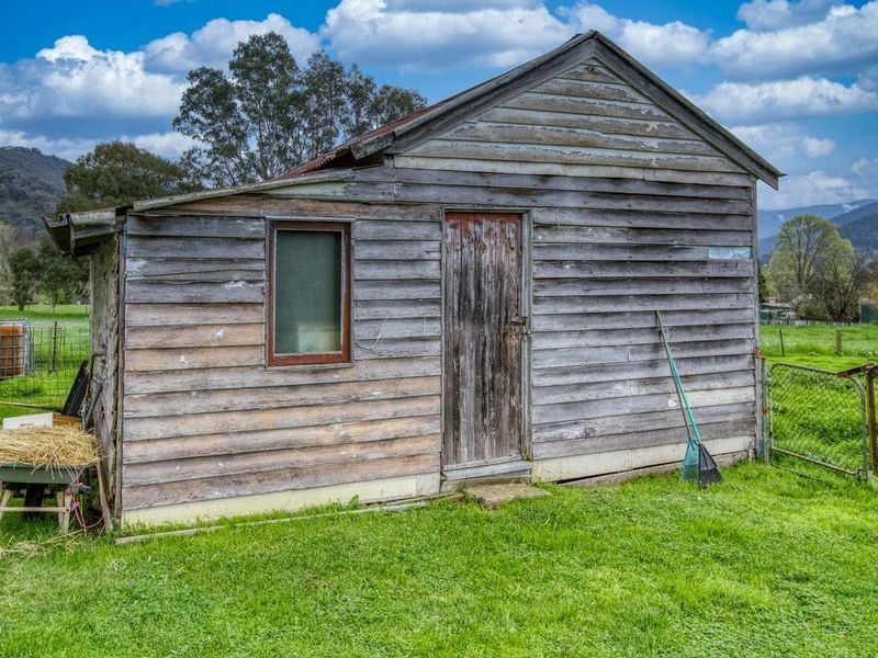 4 Dunstan Court, Eskdale VIC 3701