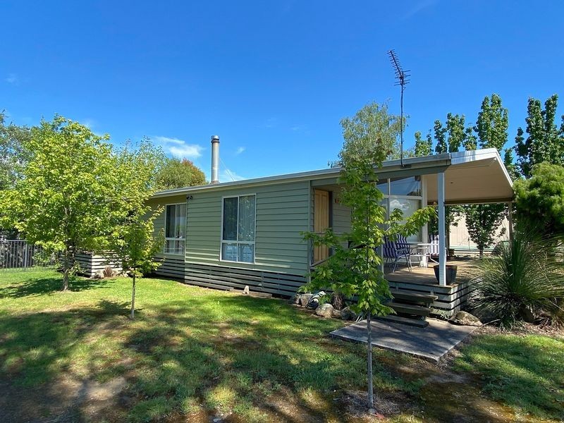 15 Eustace Street, Dartmouth VIC 3701