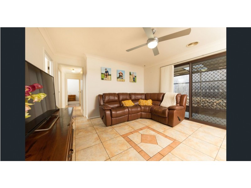 11 BRUCE STREET, West Wodonga VIC 3690