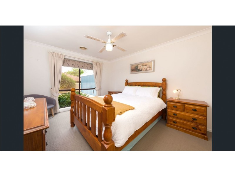 11 BRUCE STREET, West Wodonga VIC 3690