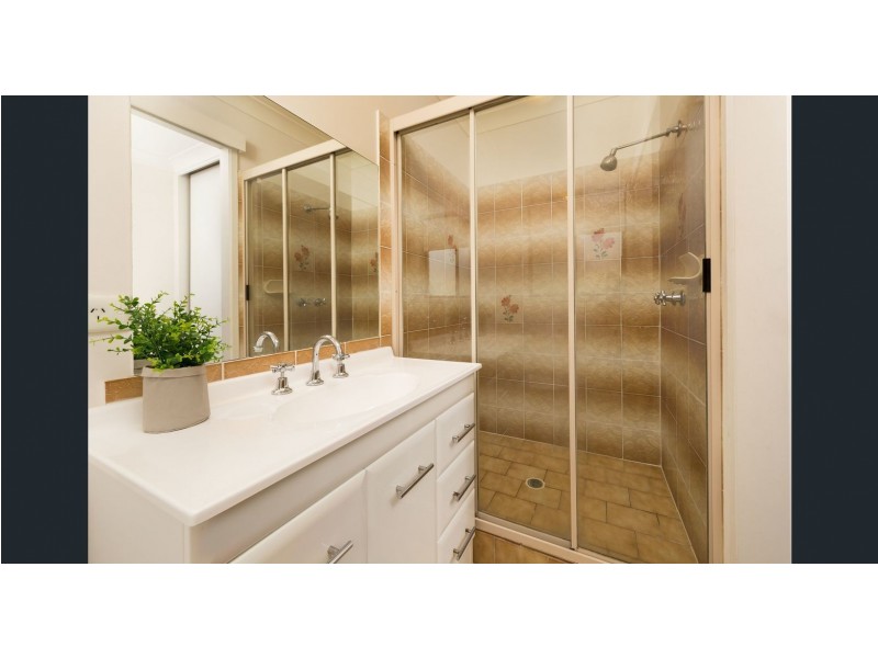 11 BRUCE STREET, West Wodonga VIC 3690