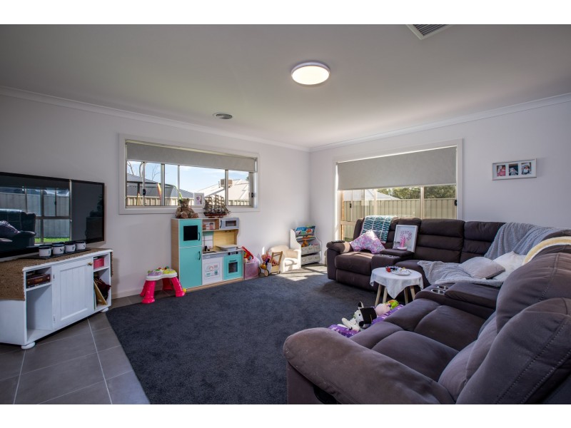 9 Roper Street, West Wodonga VIC 3690