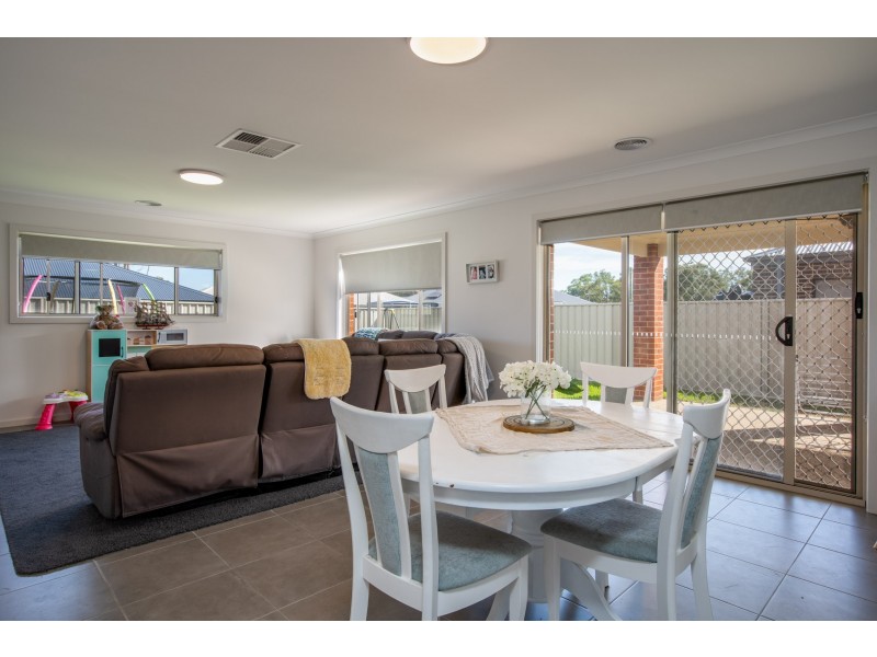 9 Roper Street, West Wodonga VIC 3690