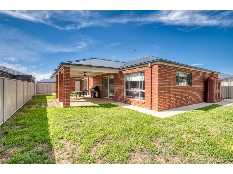 9 Roper Street, West Wodonga VIC 3690
