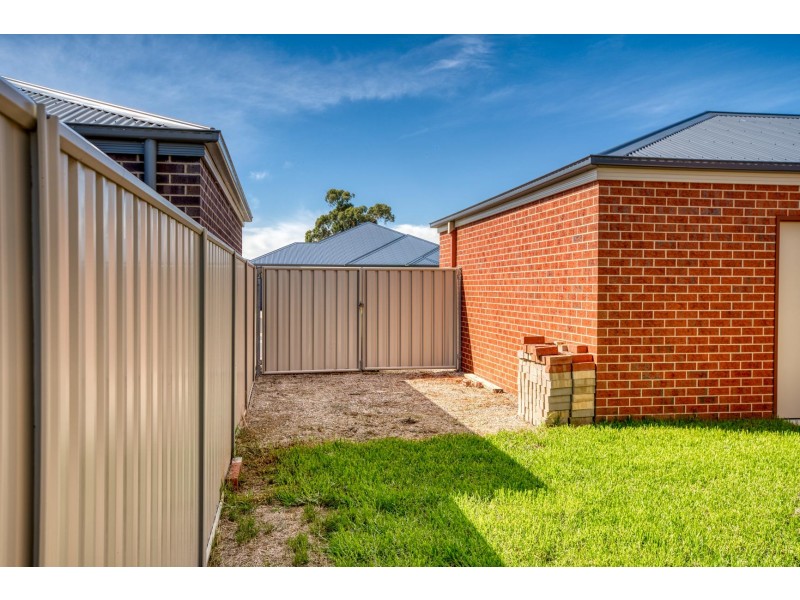 9 Roper Street, West Wodonga VIC 3690