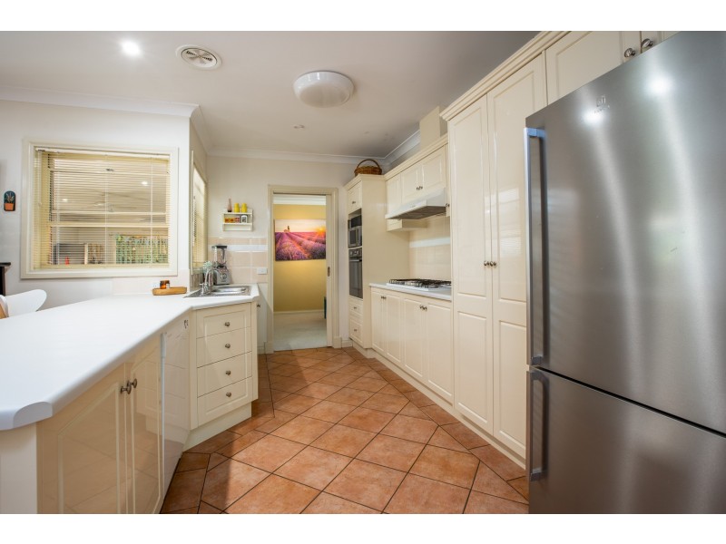 38 WHERNSIDE DRIVE, Wodonga VIC 3690