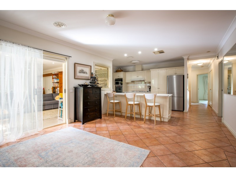 38 WHERNSIDE DRIVE, Wodonga VIC 3690