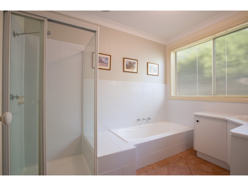 38 WHERNSIDE DRIVE, Wodonga VIC 3690