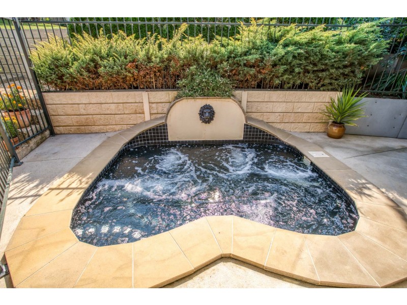 38 WHERNSIDE DRIVE, Wodonga VIC 3690