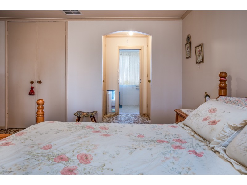 19 HOLMES COURT, Wodonga VIC 3690