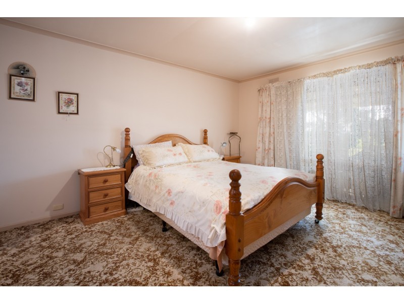 19 HOLMES COURT, Wodonga VIC 3690