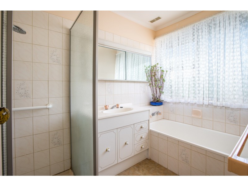 19 HOLMES COURT, Wodonga VIC 3690