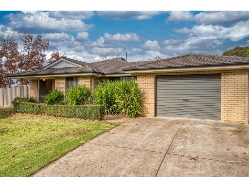2 FOXGLOVE TERRACE, Baranduda VIC 3691