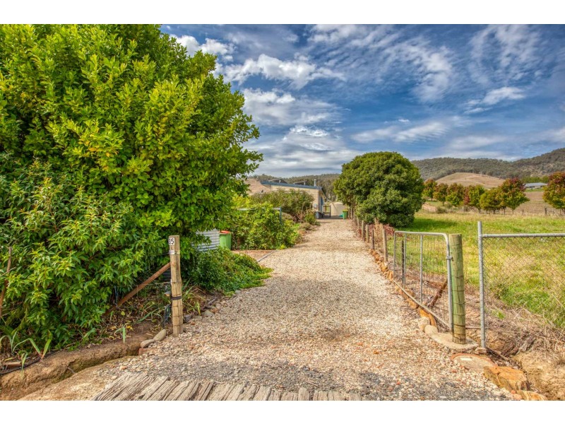 35 LITTLE SNOWY CREEK ROAD, Eskdale VIC 3701