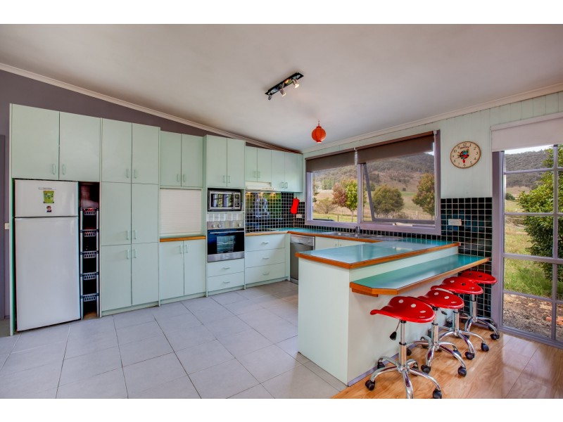 35 LITTLE SNOWY CREEK ROAD, Eskdale VIC 3701