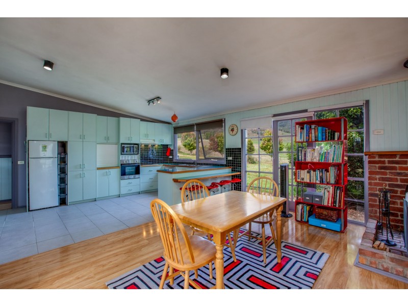 35 LITTLE SNOWY CREEK ROAD, Eskdale VIC 3701