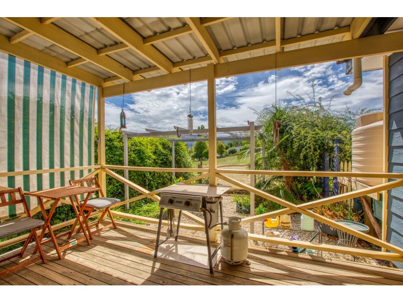 35 LITTLE SNOWY CREEK ROAD, Eskdale VIC 3701