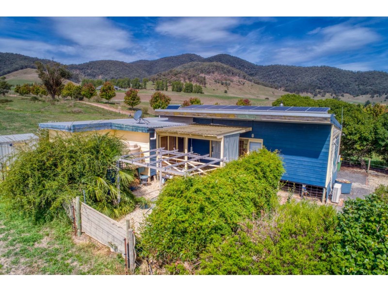 35 LITTLE SNOWY CREEK ROAD, Eskdale VIC 3701