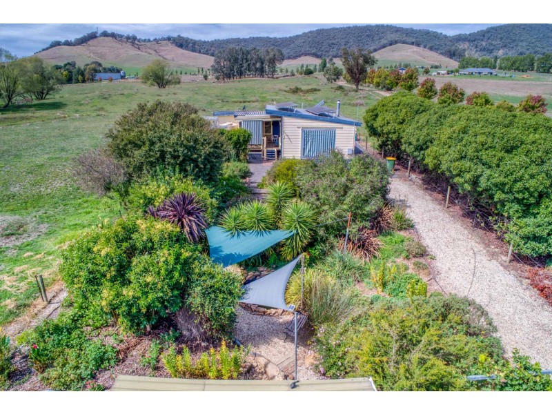 35 LITTLE SNOWY CREEK ROAD, Eskdale VIC 3701