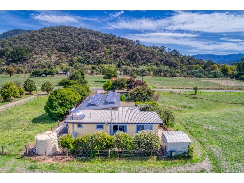 35 LITTLE SNOWY CREEK ROAD, Eskdale VIC 3701