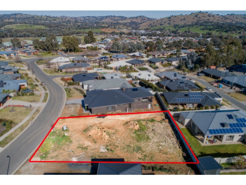 6 MCSWINEY COURT, Leneva VIC 3691