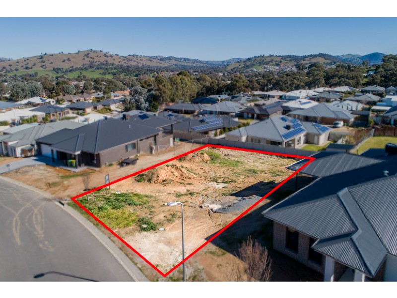 6 MCSWINEY COURT, Leneva VIC 3691