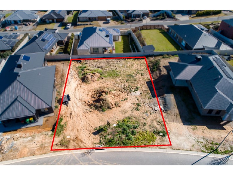 6 MCSWINEY COURT, Leneva VIC 3691