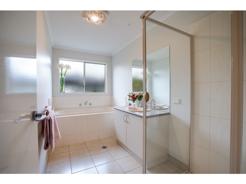 95 RIVERGUM DRIVE, East Albury NSW 2640