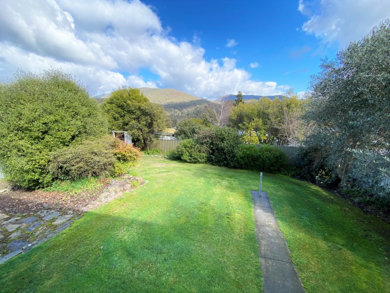 10 COLEMAN COURT, Dartmouth VIC 3701