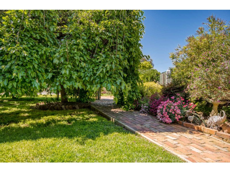 106 STURT STREET, Howlong NSW 2643