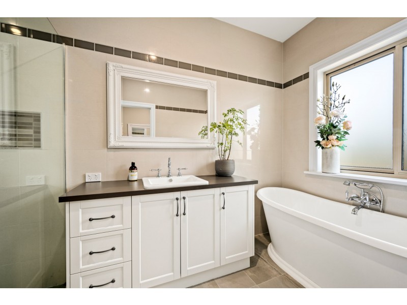 9 PEREGRINE PLACE, Wodonga VIC 3690