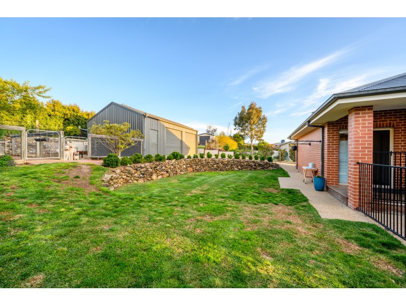 9 PEREGRINE PLACE, Wodonga VIC 3690
