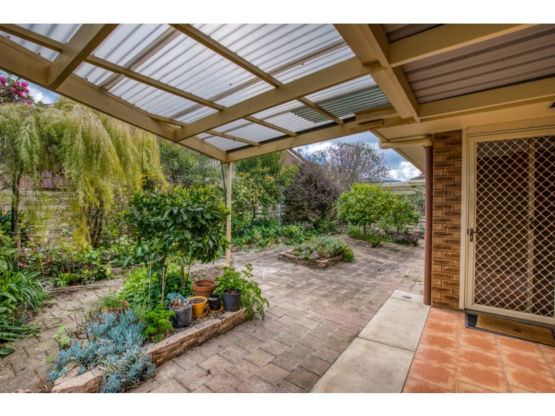 40 Woodland Close, West Albury NSW 2640