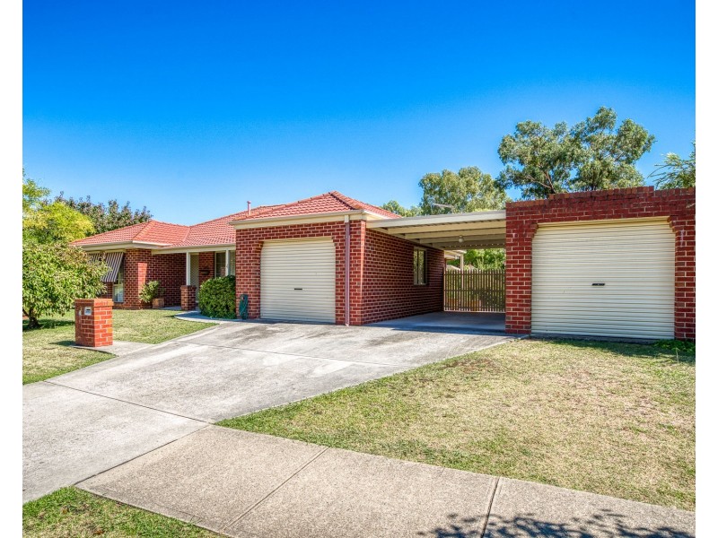 4 IRON WAY, West Wodonga VIC 3690