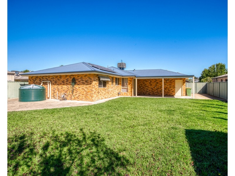 104 RIVERGUM DRIVE, East Albury NSW 2640