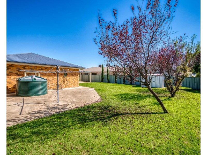 104 RIVERGUM DRIVE, East Albury NSW 2640
