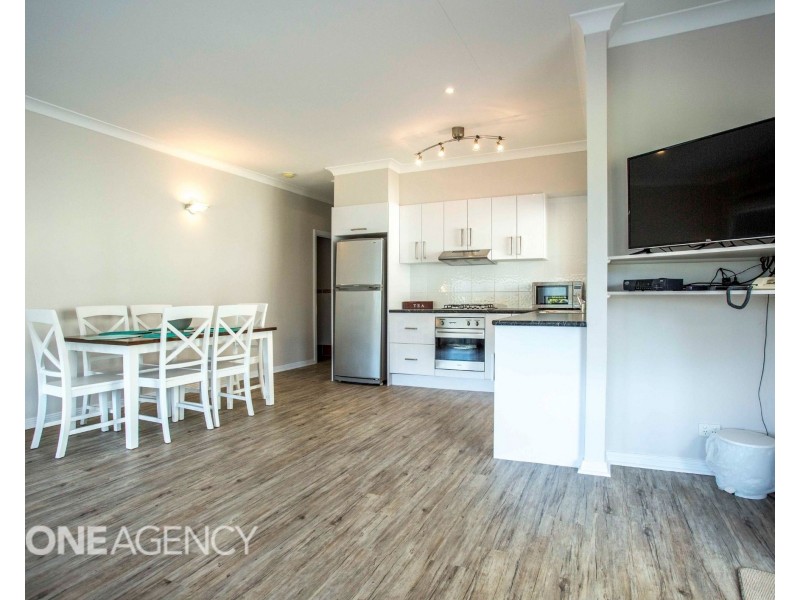 2/9 Peppermint Parade, Lake Hume Village NSW 3691