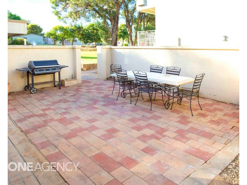 2/9 Peppermint Parade, Lake Hume Village NSW 3691