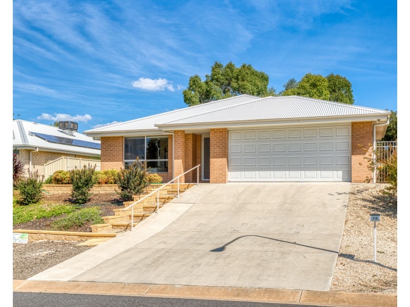 18 ASH AVENUE, Corowa NSW 2646