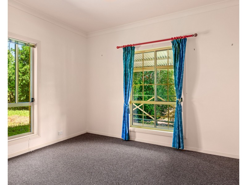 5 Emily Close, Tangambalanga VIC 3691