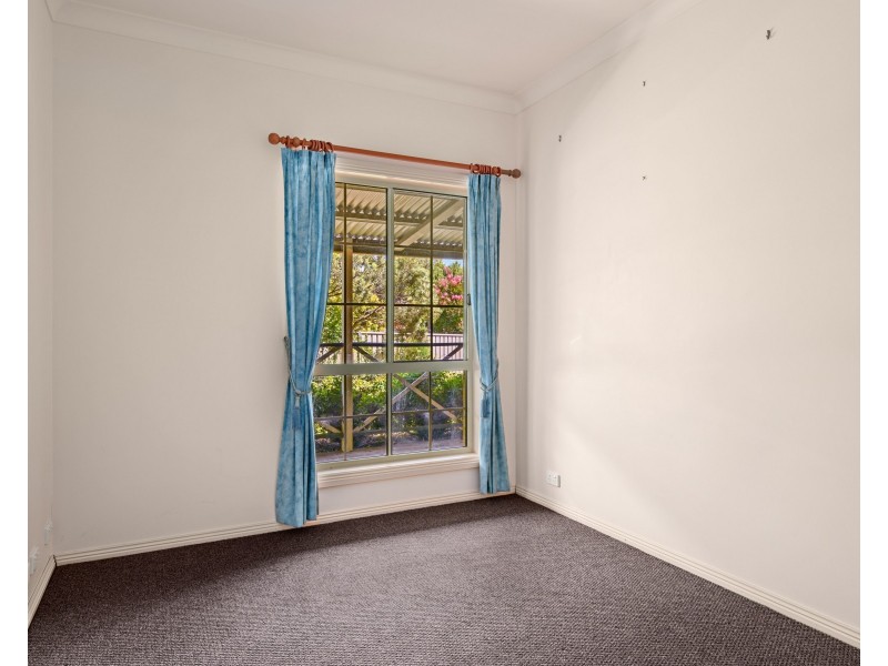 5 Emily Close, Tangambalanga VIC 3691