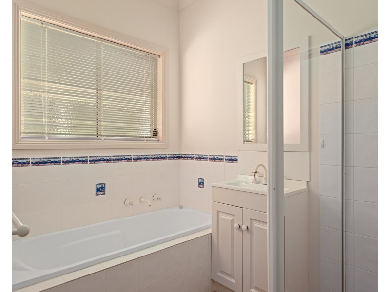 5 Emily Close, Tangambalanga VIC 3691