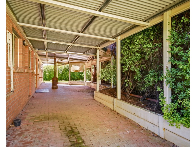 5 Emily Close, Tangambalanga VIC 3691