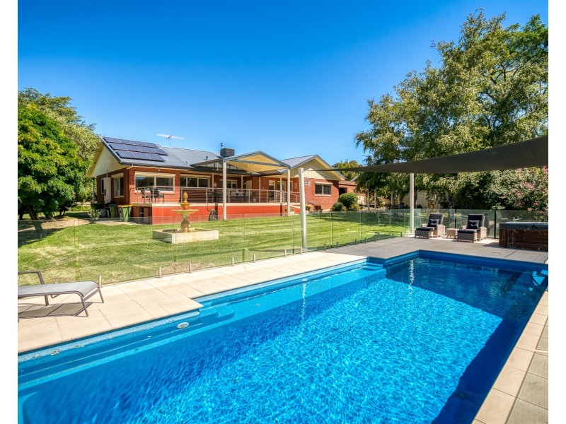 262 Highview Crescent, Lavington NSW 2641
