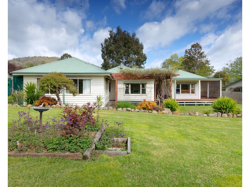6 Drummond Street, Eskdale VIC 3701