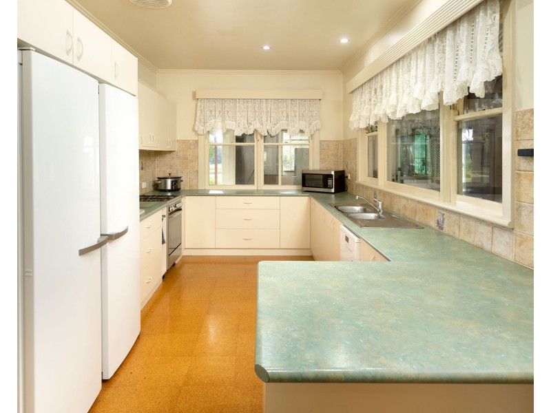 6 Drummond Street, Eskdale VIC 3701