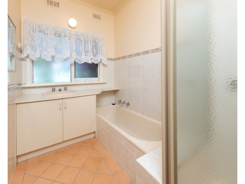 6 Drummond Street, Eskdale VIC 3701