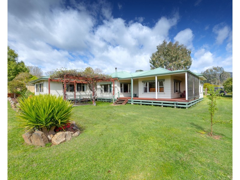 6 Drummond Street, Eskdale VIC 3701