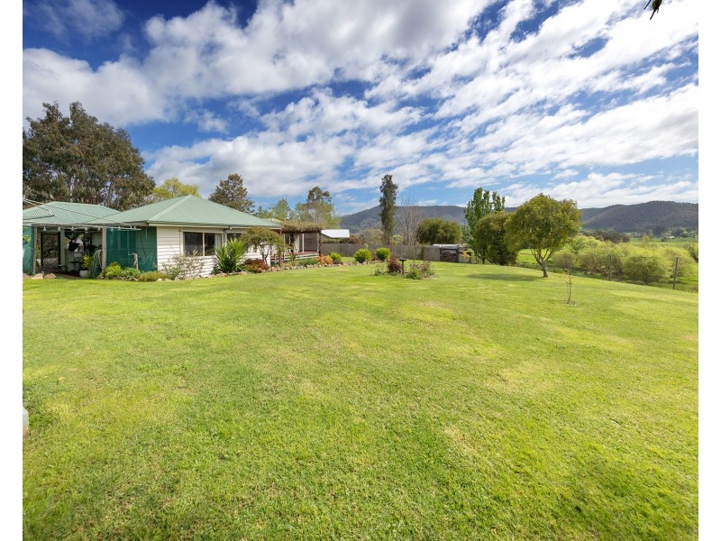 6 Drummond Street, Eskdale VIC 3701
