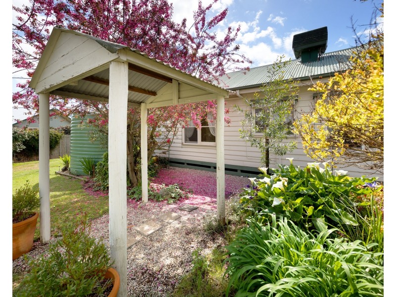 6 Drummond Street, Eskdale VIC 3701